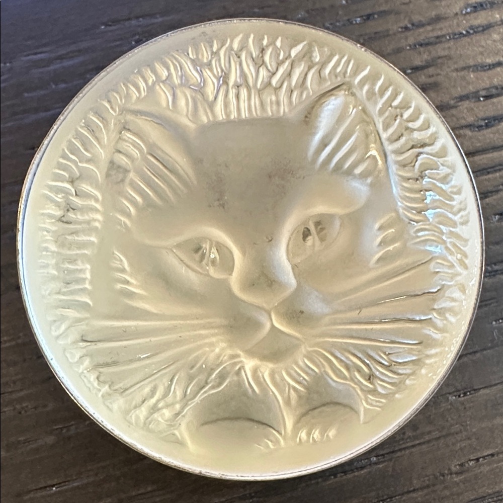 Lalique Frosted Glass Cat Medallion Brooch - Picture 4 of 4